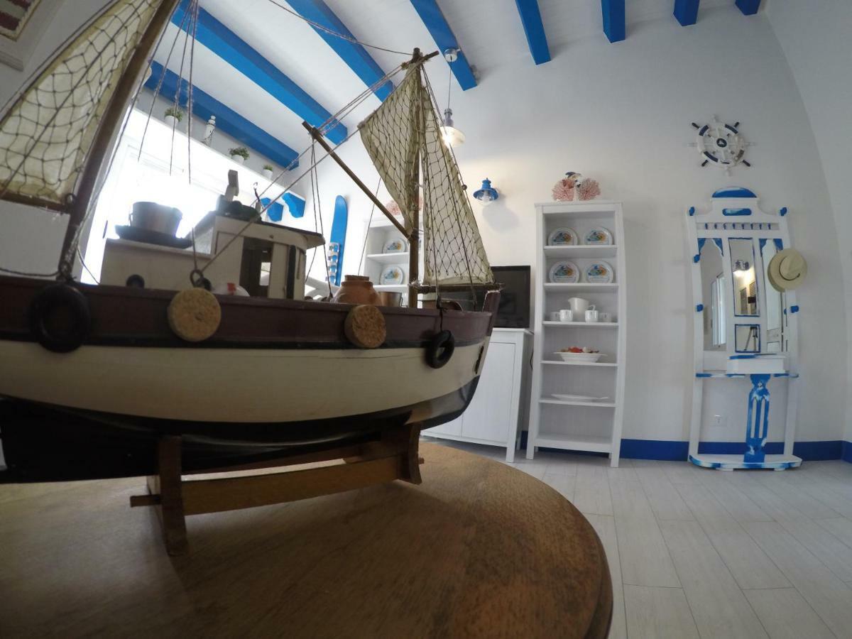 Вілла La Casa In Riva Al Mare Аугуста Екстер'єр фото